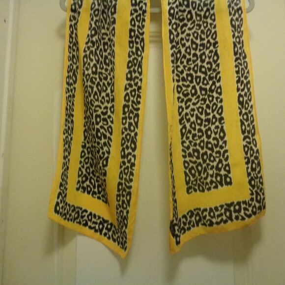 TRENDING RETRO YELLOW CHEETAH SILK SCARF - Picture 4 of 6